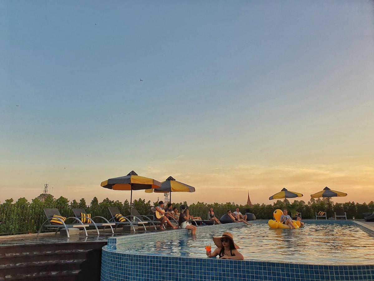 The Twizt - Lifestyle Hostel & Hotel Siem Reap Exterior photo