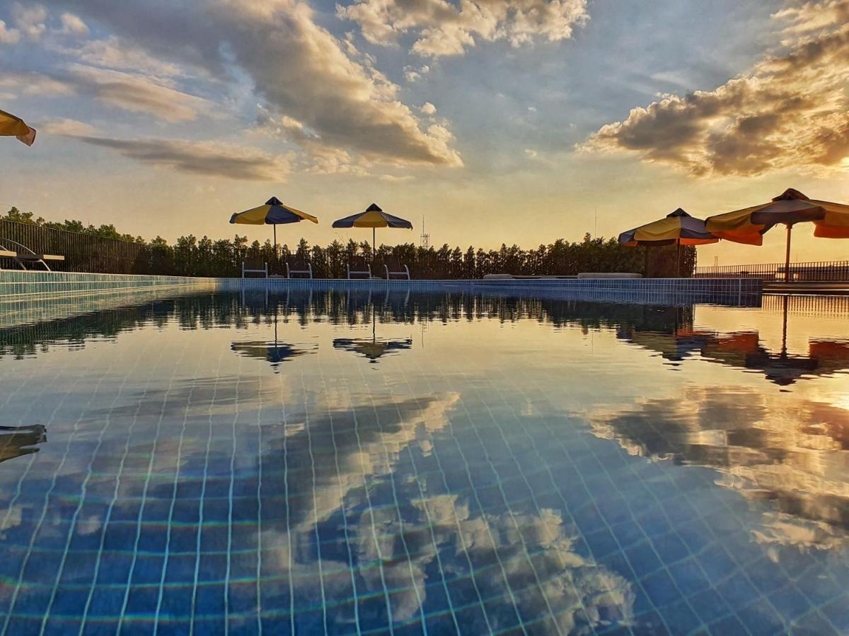 The Twizt - Lifestyle Hostel & Hotel Siem Reap Exterior photo