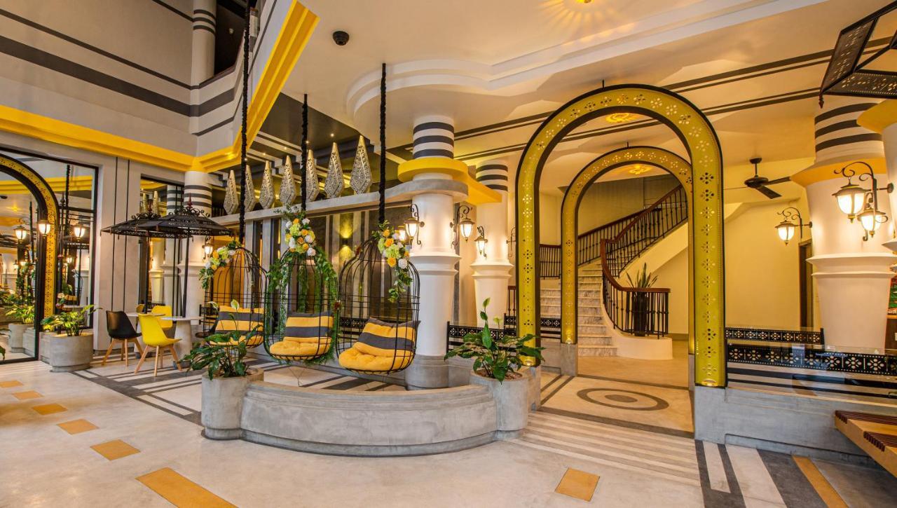 The Twizt - Lifestyle Hostel & Hotel Siem Reap Exterior photo