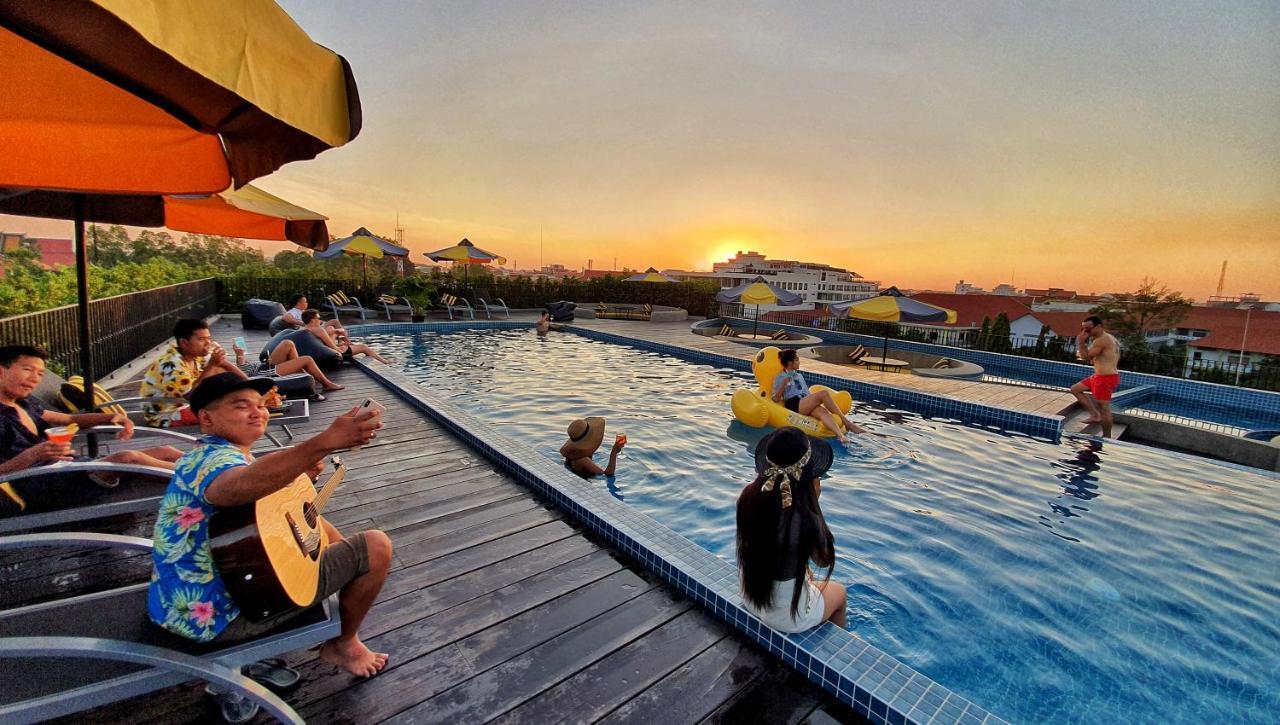 The Twizt - Lifestyle Hostel & Hotel Siem Reap Exterior photo